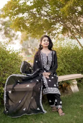 3 PC Unstitched GTM Lawn Embroidery Shirt & Trouser With Chiffon Dupatta