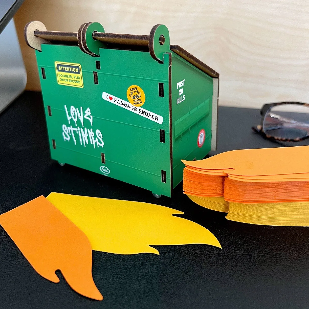 Desk Dumpster Pencil Holder with Note Cards