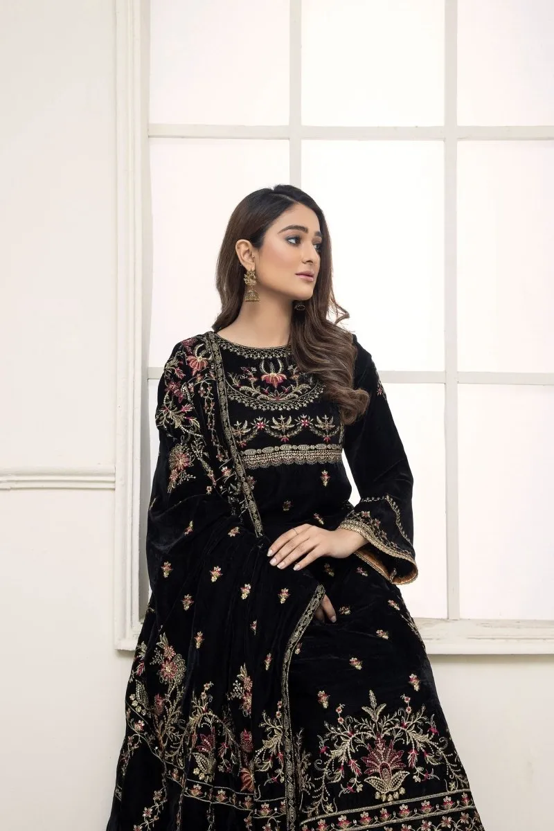 Mihrimah Embroidered Velvet 3 Piece Suit MIH38