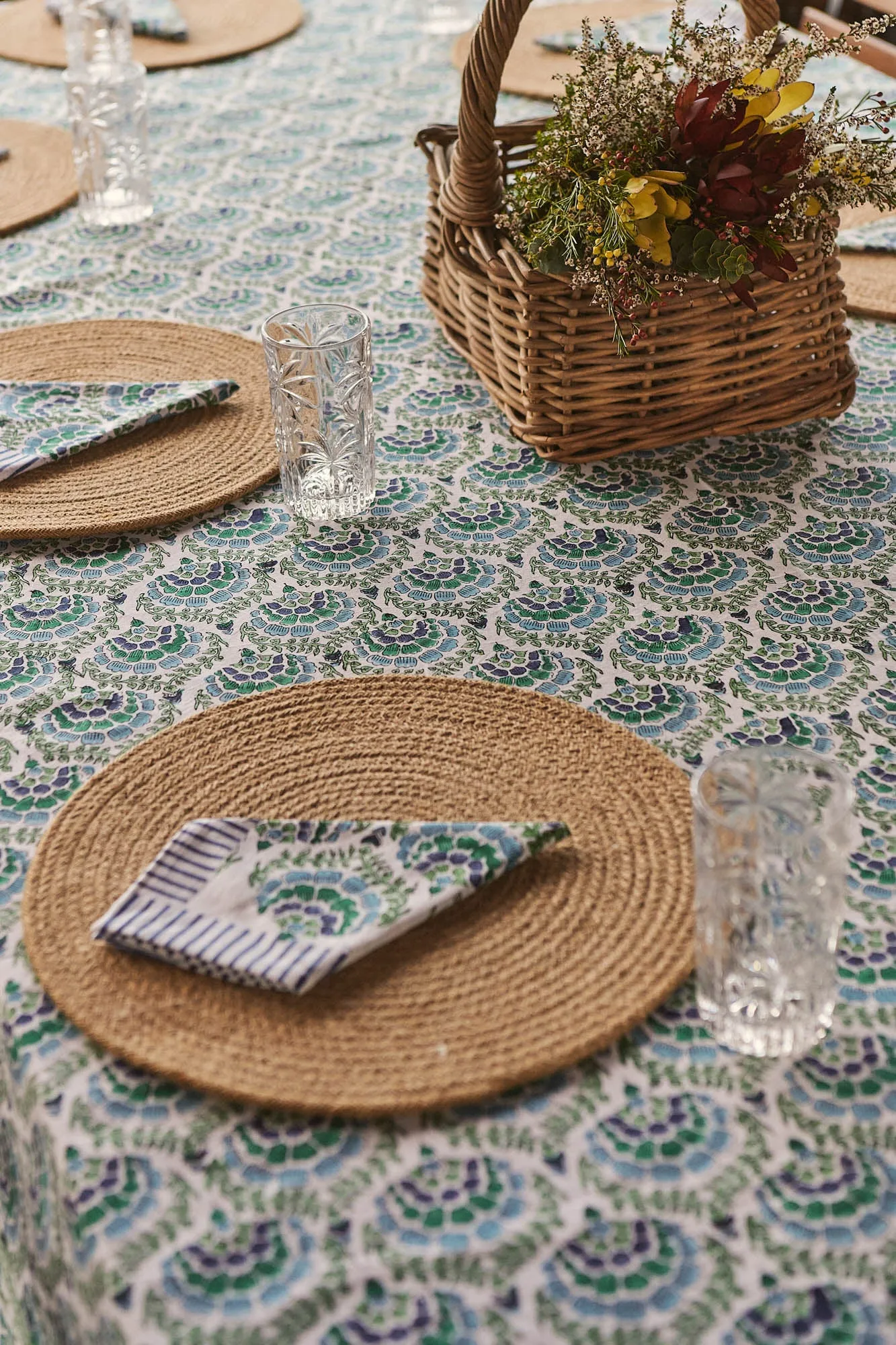 Tablecloth & Napkin Set Floral Garland